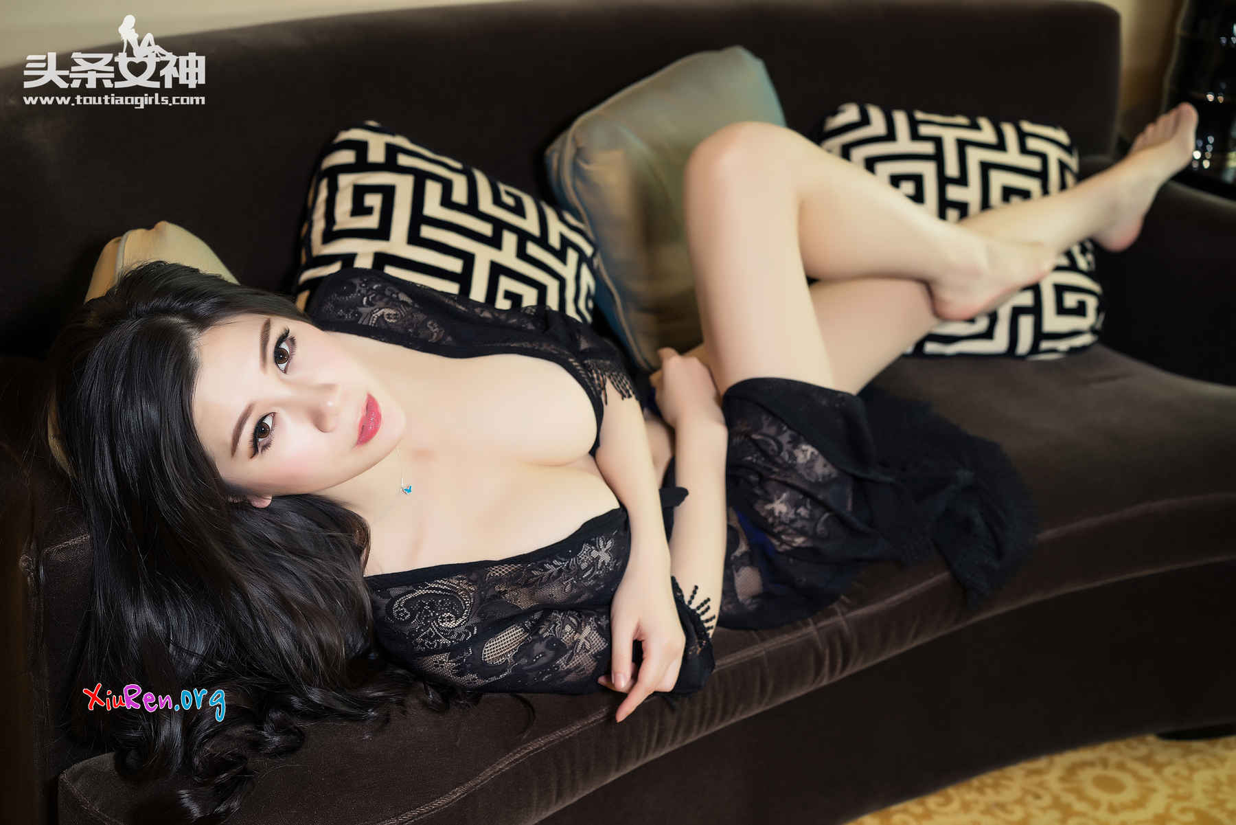 [头条女神] 霸气豪乳人妻田妞优美蕾丝内衣曼妙私房照 42P